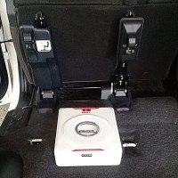 Toyota Hilux SW4 - Instalación subwoofer DS18 bajo asiento